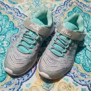 Girl's Fila running shoes